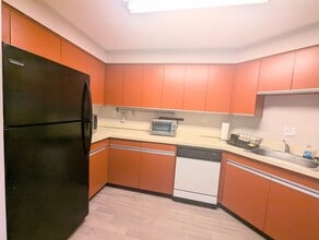 1240 Harmon Cove Tower in Secaucus, NJ - Building Photo - Building Photo