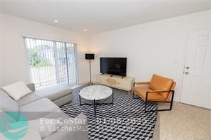 570 NE 64th St-Unit -3 in Miami, FL - Building Photo - Building Photo