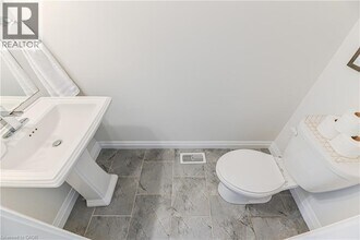 35 Midhurst Heights in Hamilton, ON - Building Photo - Building Photo