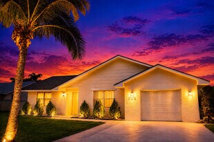 722 SE Thanksgiving Ave in Port St. Lucie, FL - Building Photo