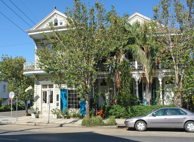 2359 Magazine St in New Orleans, LA - Foto de edificio - Building Photo