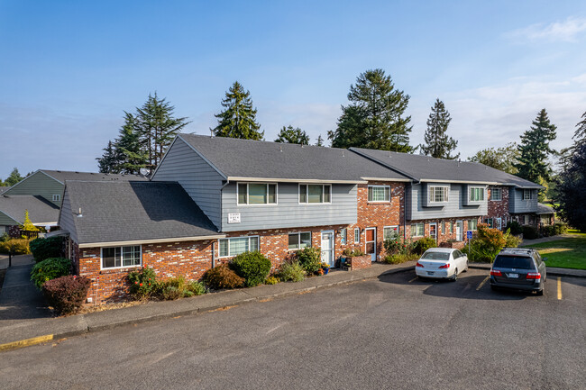 Country Club Estates in Gresham, OR - Building Photo - Primary Photo