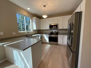 243 Station Park Cir in Grayslake, IL - Building Photo - Building Photo