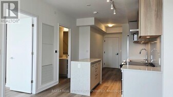 500 Plains Rd E in Burlington, ON - Building Photo