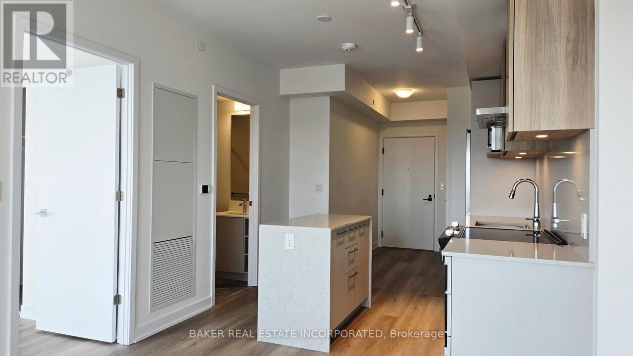 500 Plains Rd E in Burlington, ON - Building Photo