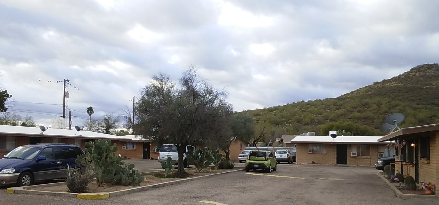 1205 W Cedar St in Tucson, AZ - Building Photo