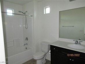 10111 Trumbull Point Ct in Las Vegas, NV - Building Photo - Building Photo