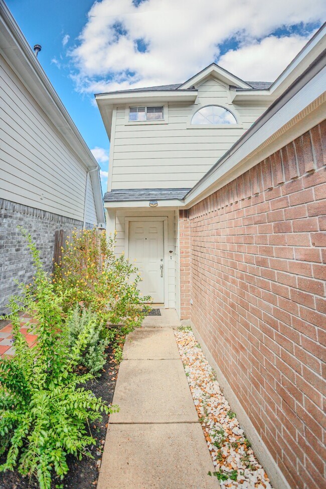 19334 Strathmore Pl Ln in Katy, TX - Foto de edificio - Building Photo