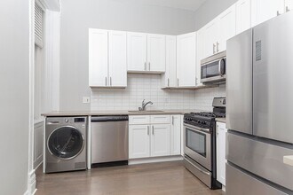 42 E Chicago Ave in Chicago, IL - Building Photo - Building Photo