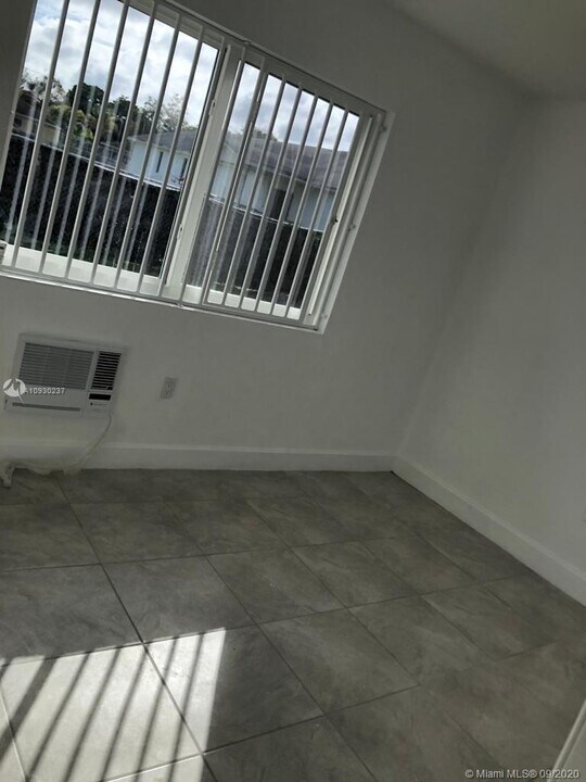 10030 W Indigo St-Unit -5 in Miami, FL - Building Photo