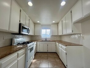2519 S Denison Ave in Los Angeles, CA - Foto de edificio - Building Photo