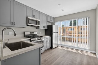 10442 Lampson Ave in Garden Grove, CA - Building Photo - Building Photo