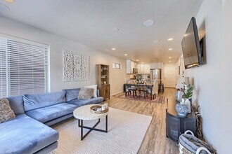 5813 Boston St in Denver, CO - Building Photo - Building Photo