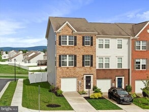 78 Stratton Dr in Charles Town, WV - Building Photo - Building Photo