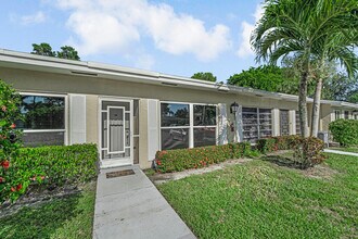 13730 Vía Flora in Delray Beach, FL - Building Photo - Building Photo