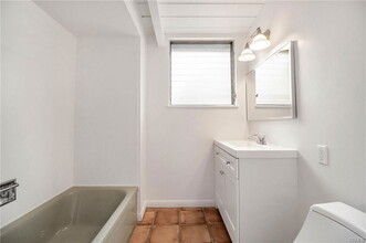22912 Calabash St in Los Angeles, CA - Building Photo - Building Photo