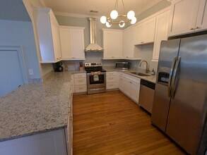 305 E Henry St in Savannah, GA - Building Photo - Building Photo