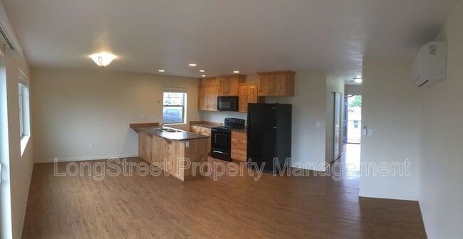 1810 College St in Philomath, OR - Building Photo - Building Photo