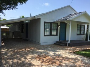 310 East 3rd St. in Springtown, TX - Foto de edificio - Building Photo