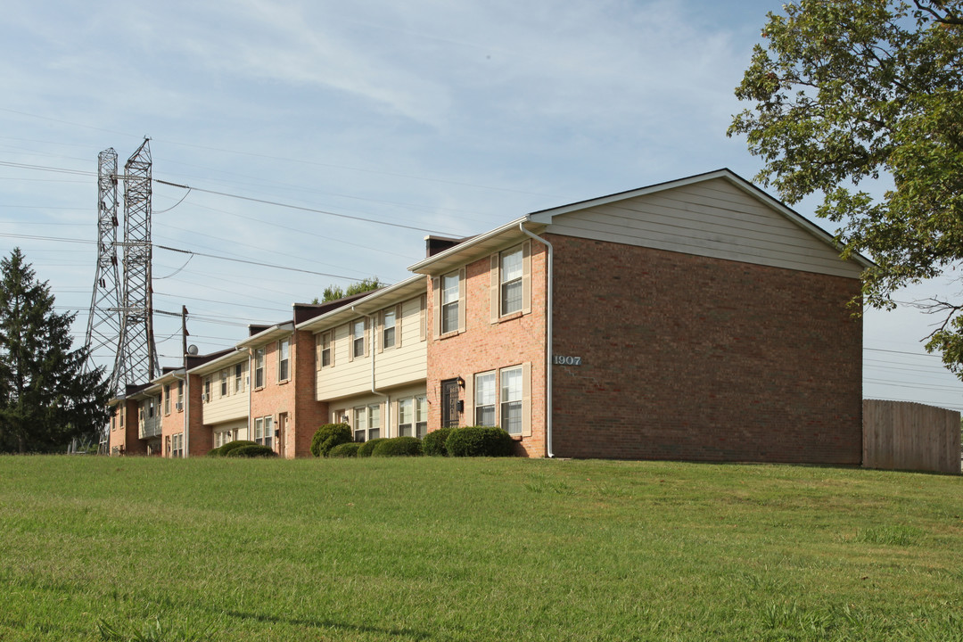 Fox Hill Apartments in New Albany, IN - Foto de edificio