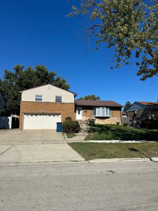 301 Division St in Melrose Park, IL - Building Photo