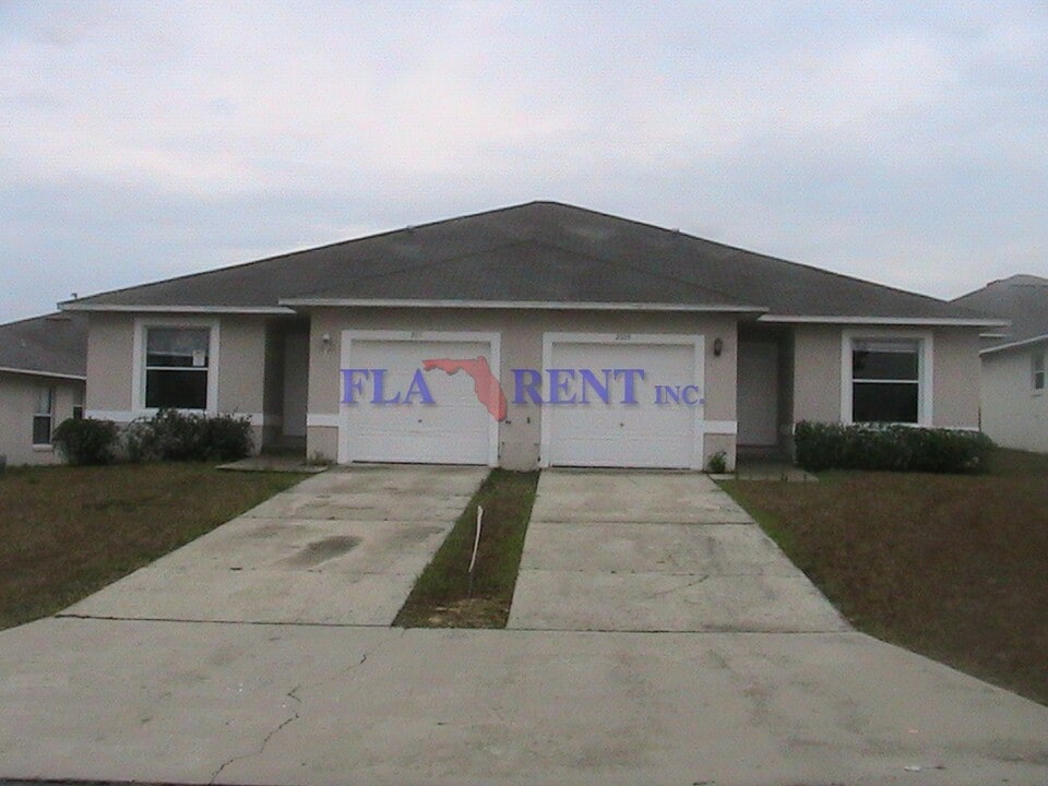 2609 Hollow Ln in Leesburg, FL - Building Photo