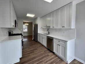 15 Bradley Ln in Hoffman Estates, IL - Foto de edificio - Building Photo