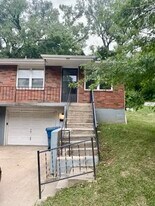 415 S Sugar Creek Blvd in Sugar Creek, MO - Building Photo