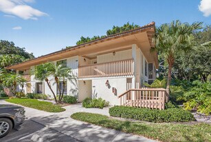 605 Brackenwood Cove in Palm Beach Gardens, FL - Building Photo