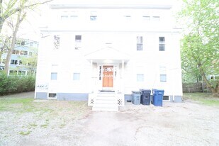 429 Franklin St, Unit 1R in Cambridge, MA - Building Photo