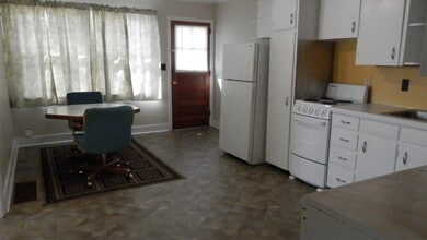 403 W Market St, Unit 201 in Danville, PA - Building Photo - Building Photo