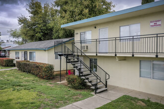 Park View Apartments in Redding, CA - Building Photo - Building Photo