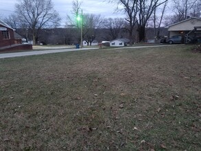 210 South St in Crane, MO - Building Photo - Building Photo