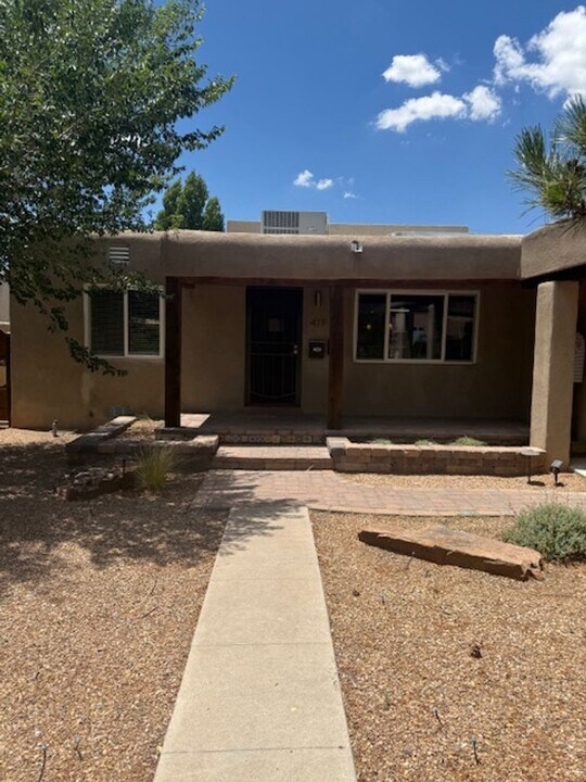 411 Manzano St NE in Albuquerque, NM - Building Photo