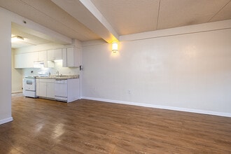 Jaguar Plaza in Baton Rouge, LA - Building Photo - Interior Photo