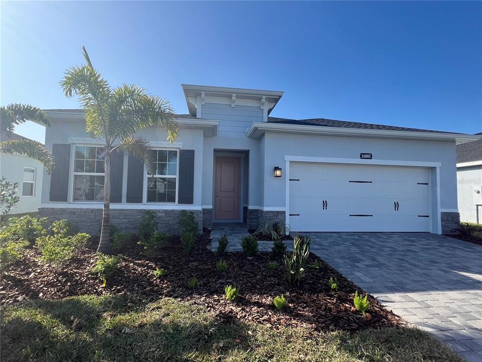 16885 Castoro Dr in Port Charlotte, FL - Building Photo