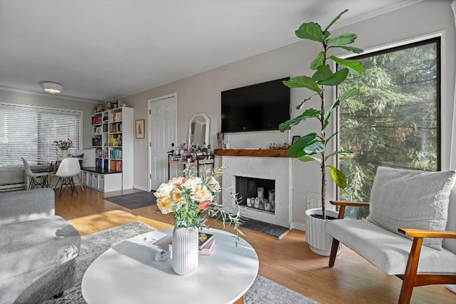 7704 SW Barnes Rd in Portland, OR - Building Photo - Building Photo