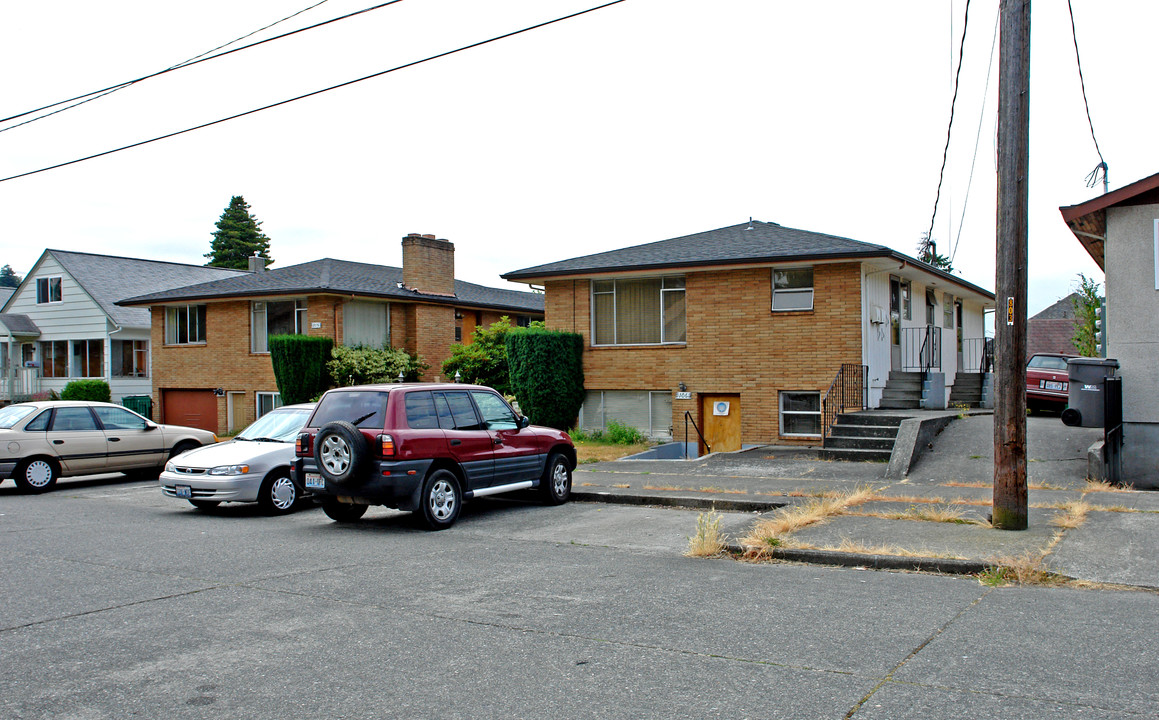 815 NW 62nd St in Seattle, WA - Building Photo