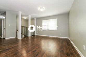 404 SW Keystone Dr in Blue Springs, MO - Building Photo - Building Photo