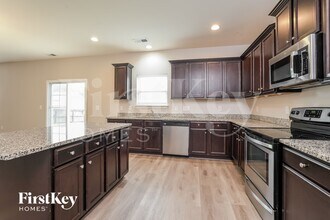 3283 Grandview Club Rd in Winston-Salem, NC - Foto de edificio - Building Photo