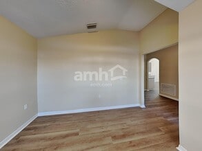 10536 Juliano Dr in Riverview, FL - Building Photo - Building Photo