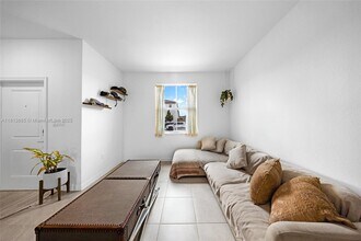 2327 NW 122nd Ter in Miami Shores, FL - Building Photo - Building Photo
