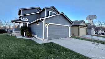 652 Longfellow Ln in Littleton, CO - Building Photo