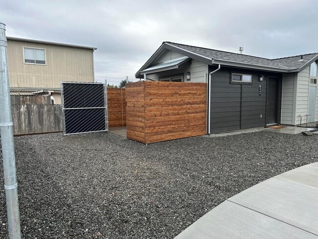 2547 Avery Ct in Fortuna, CA - Building Photo - Building Photo