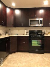 151 Gregory Ln in Franklin Township, NJ - Foto de edificio - Building Photo