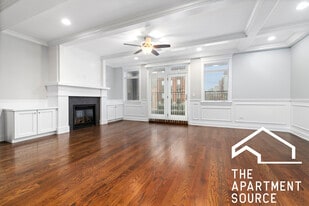 1324 W Grand Ave in Chicago, IL - Building Photo