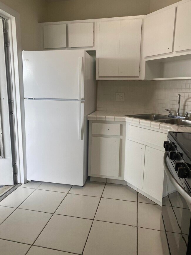 1021 Crystal Lake Dr in Pompano Beach, FL - Building Photo - Building Photo