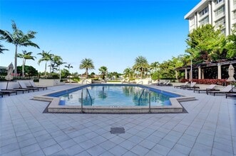 5600 Collins Ave, Unit 14 in Miami, FL - Foto de edificio - Building Photo