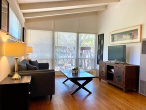 251 El Carmelo Ave, Unit 251 in Palo Alto, CA - Building Photo - Building Photo