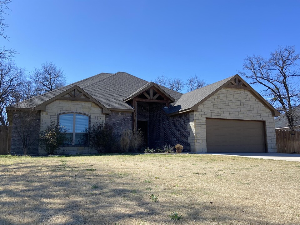 6703 Stewarts Oaks Ct in Granbury, TX - Foto de edificio